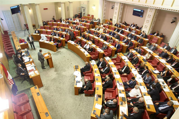 Избори у Хрватској: Србе обележили розе листићима